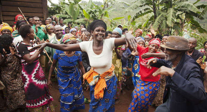 Women of DR Congo dancing - WEE BOX - Lent 2020