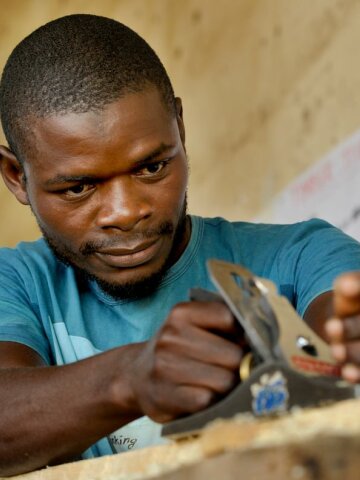 Nicx Wandika carving wood