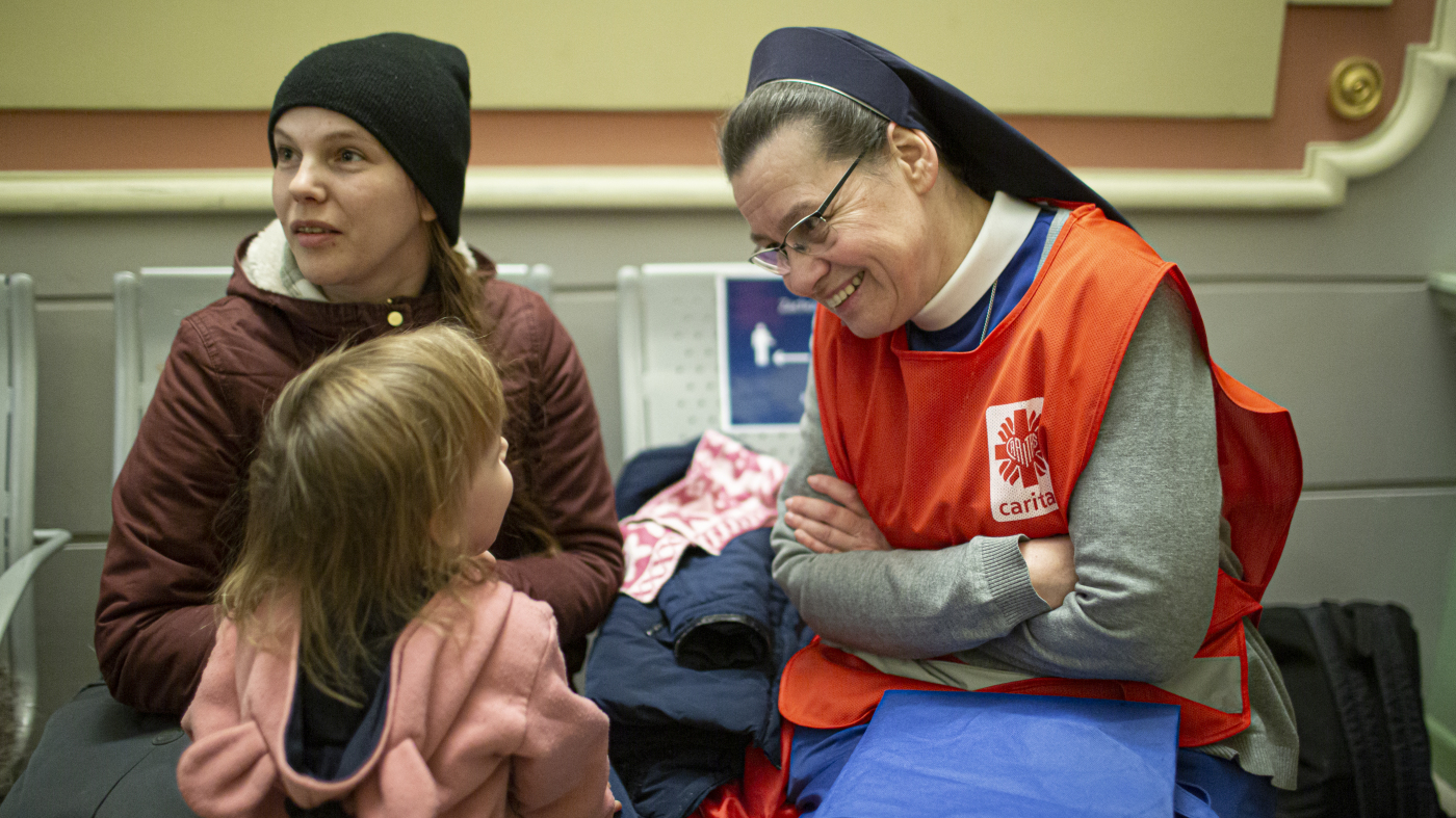 Nun ukraine war with refugees